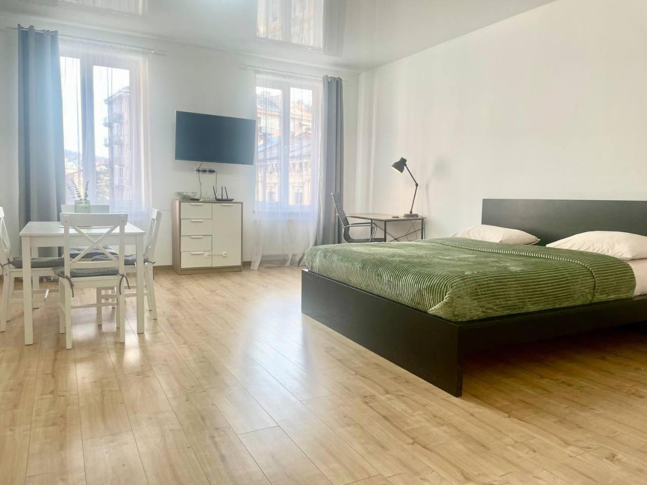 Apartment на куліша 3, сучасні біля оперного Lviv